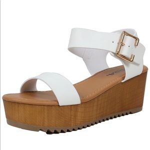 open toe flatform sandal